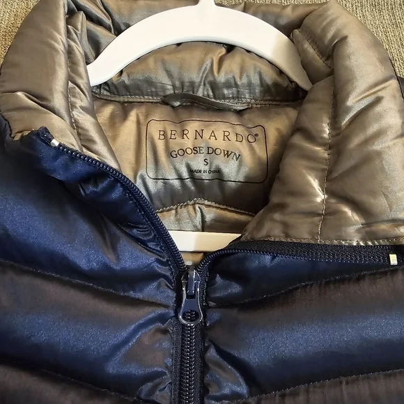 Bernardo Goose Down Dark Blue Gray Outdoor Cozy Puffer Vest Size Small - Picture 3 of 7